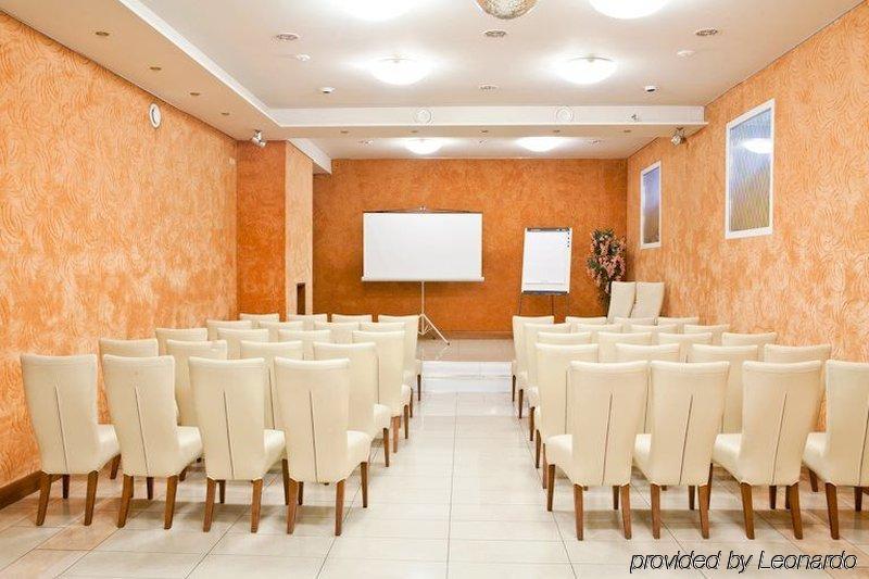 Kolonna Brigita Khách sạn 3*